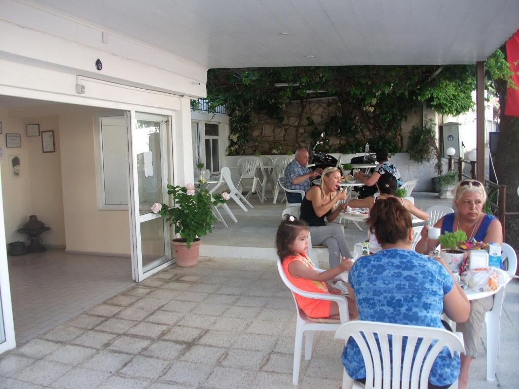 Tug Hotel Kusadası Exteriör bild